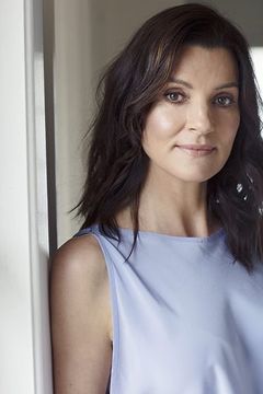 Sara Wiseman interpreta Dar