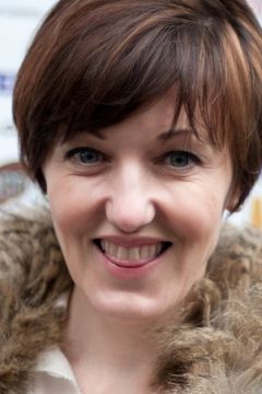 Kacey Ainsworth interpreta Cathy Keating