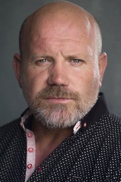Adam Fogerty interpreta Gorgeous George