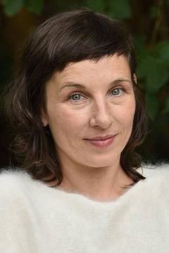 Meret Becker interpreta Esther Kasabian