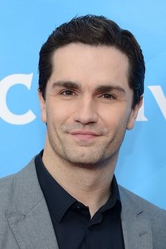 Samuel Witwer interpreta Davis Bloome