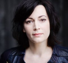Fannie Brett interpreta Madame Aubert