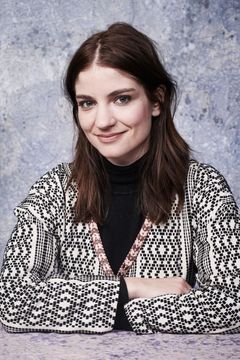 Bridey Elliott interpreta Julie Heldman