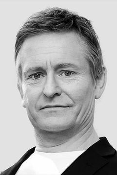 Henrik Mestad interpreta Philip Mørk