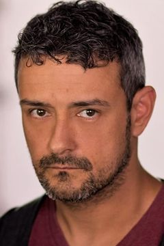 Jeremy Michael Grey interpreta Border Patrol Agent