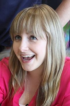 Andrea Libman interpreta Pinkie Pie (uncredited)