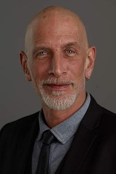Dominic Chianese Jr. interpreta Dimetri