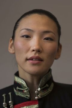 Uisenma Borchu interpreta Anne Hsu