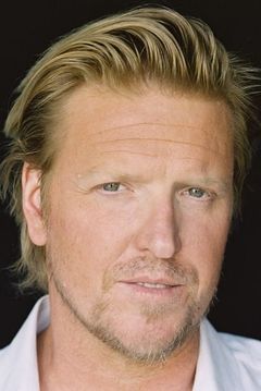 Jake Busey interpreta Krug