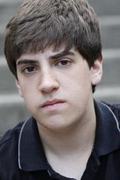 Adam Riegler interpreta Niel