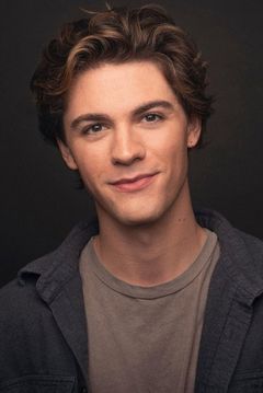 Jordan Doww interpreta High School Student (uncredited)