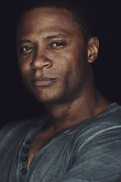 David Ramsey interpreta Rep. Bill Harshtone