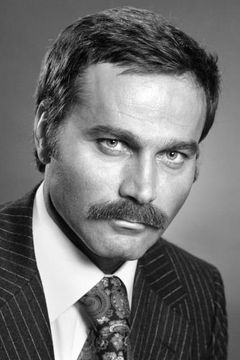 Franco Nero interpreta Falco
