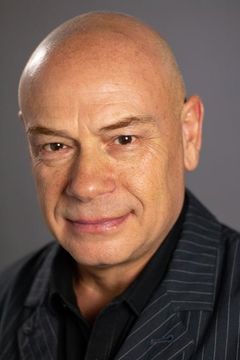 Eugene Alper interpreta Cosmonaut Yuri