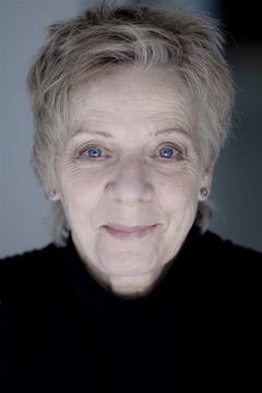 Martine Schambacher interpreta Nanny, la mère de Miriam