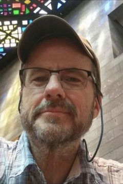 Scott Herriott interpreta Oscar Audience Member