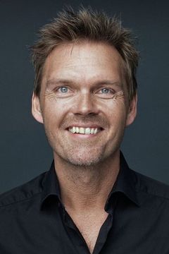 Leif Edlund interpreta Kund i korvkiosk