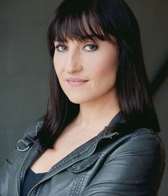 Lina Giornofelice interpreta Nicaraguan Woman (as Lina Felice)