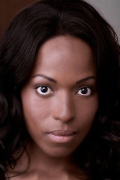 Kim Nelson interpreta Mila