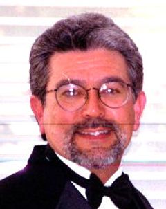 Dan Romero interpreta Reporter