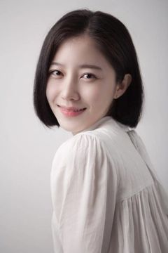 Lee Sang-kyung interpreta Intelligence Bureau Agent