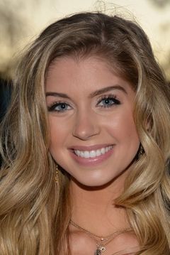 Alexandria DeBerry interpreta Ellie McCarthy