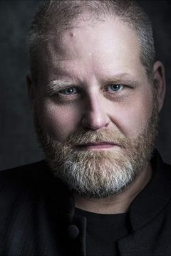 John Hales interpreta Gregor Gregorsky