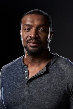 Roger Cross interpreta Donovan McAvoy