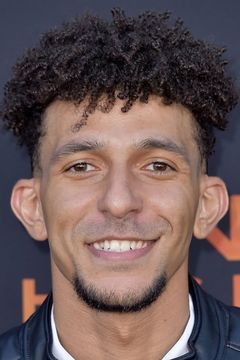 Khleo Thomas interpreta Hector