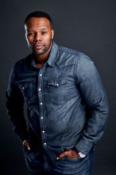 Tumisho Masha interpreta Mike - Ranger at Airstrip