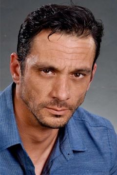 Jorge Longoria interpreta Thug #1