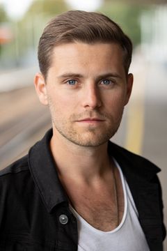 Luke Bromley interpreta Young Oliver