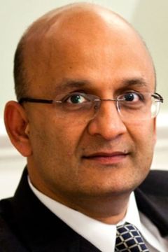 Nitin Nohria interpreta Dean Crimson