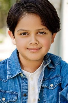 Isaac Ordonez interpreta Pugsley Addams