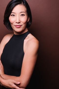 Esther K. Chae interpreta Miho (voice)
