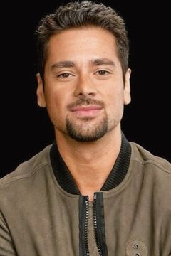 J.R. Ramirez interpreta Jared Vasquez