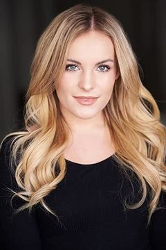 Hannah Hunt interpreta Cassie