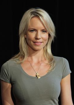 Jessica Napier interpreta Becky Howard