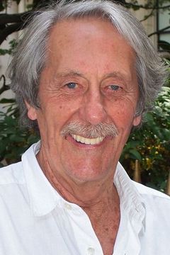 Jean Rochefort interpreta François Desgrez / Narrator (voice)
