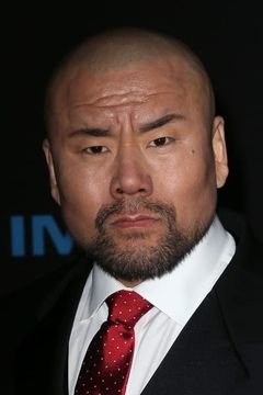 Woon Young Park interpreta Bald Enforcer