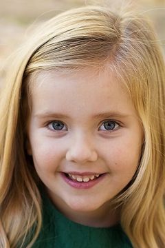 Madison Muffley interpreta Clare