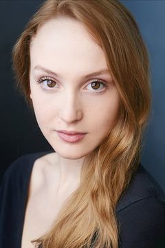Ella Jonas Farlinger interpreta Paula (16 Years Old)