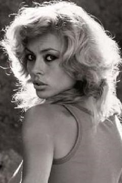 Lalla Dean interpreta Girl at Pool (uncredited)