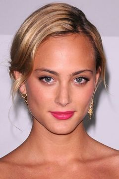 Nora Arnezeder interpreta Celia