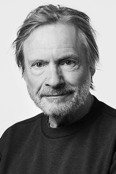 Michael Wittenborn interpreta Henneberg