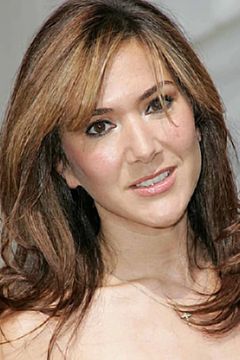 Nadia Dajani interpreta Julie Oliver