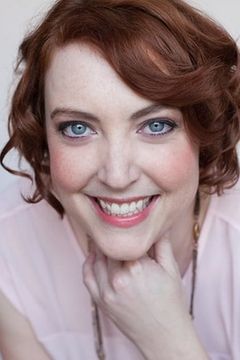 Emily Churchill interpreta First Woman