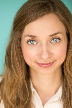 Lauren Lapkus interpreta Tracy