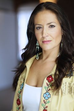 Cheri Maracle interpreta State Trooper
