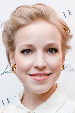 Mariya Shalaeva interpreta Vera